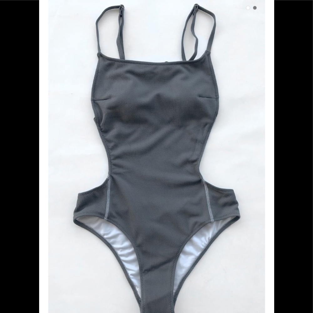 Easy Life Solid One Piece Swimsuit